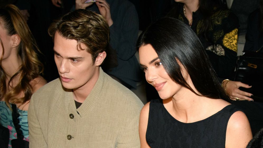 Kendall Jenner i Nicholas Galitzine na reviji modne kuće Emporio Armani u Milanu - 5