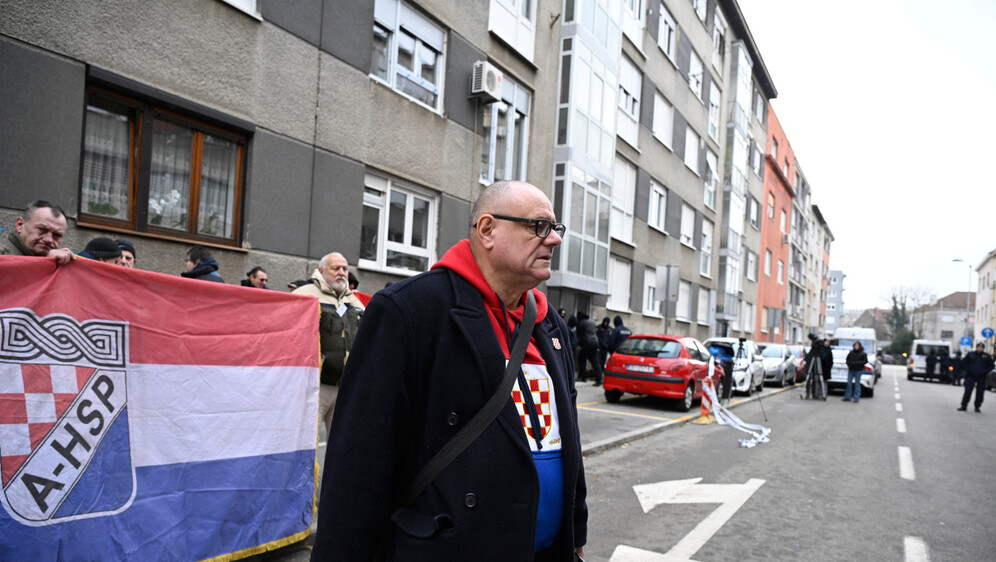 Dražen Keleminec ispred Tomaševićevog stana