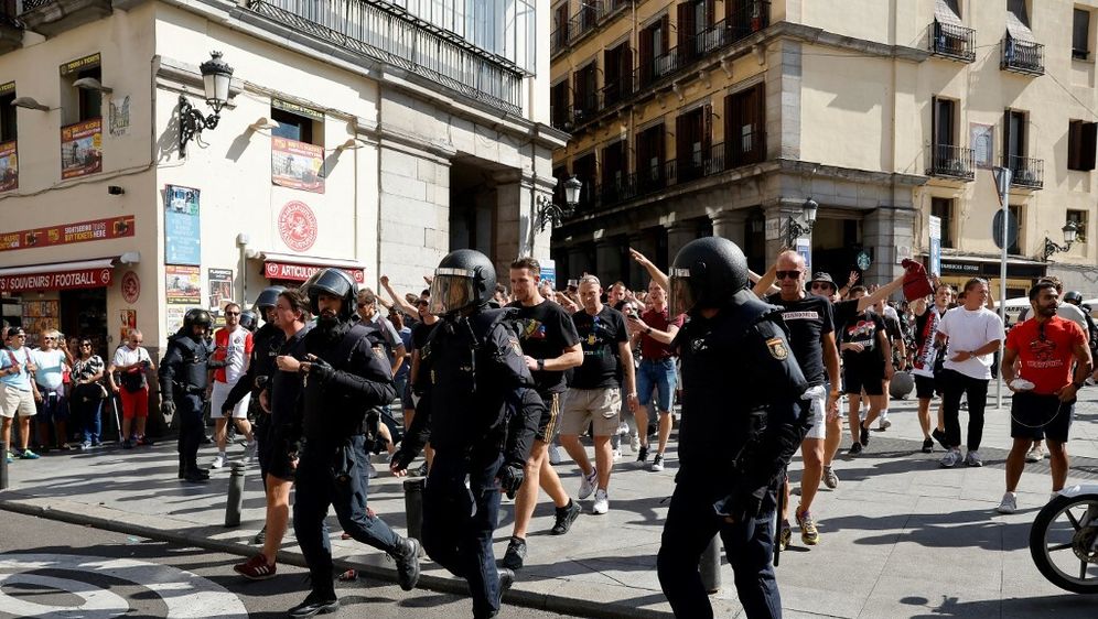 Policija i navijači u Madridu