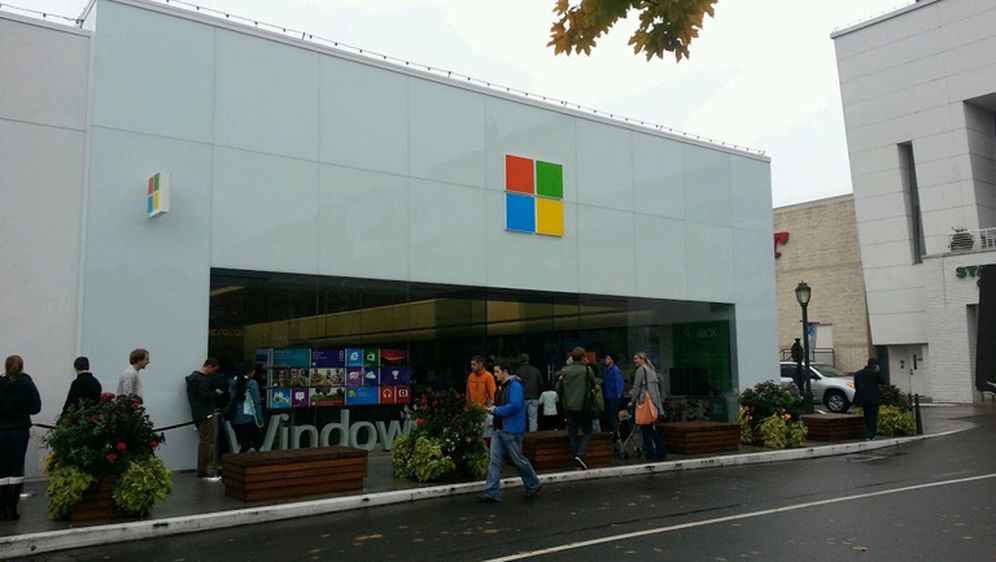 Microsoft želi investirati u Dell - 3 milijarde $ trebale bi pomoći velikom proizvođaču PC-a da se povuče s tržišta dionica