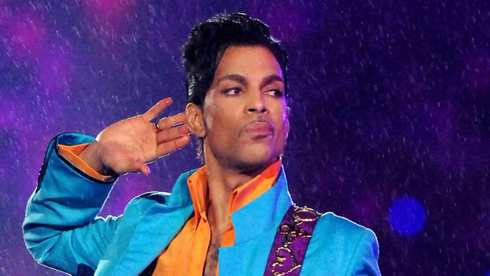 Prince tuži 22 korisnika Facebooka jer su objavili snimke njegovih koncerata