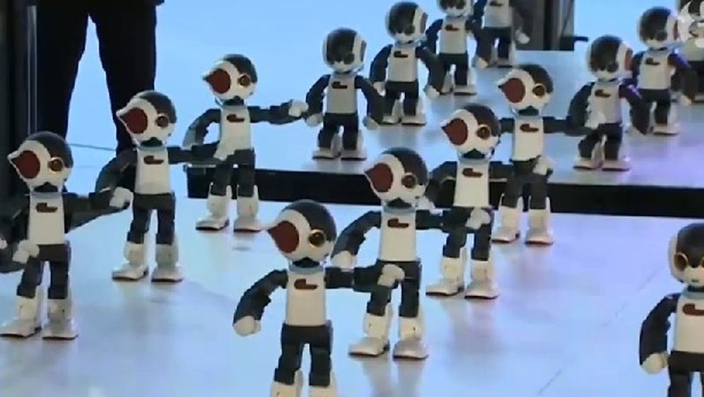 Fascinantno: Ovako izgleda sinkronizirani ples 100 robota!
