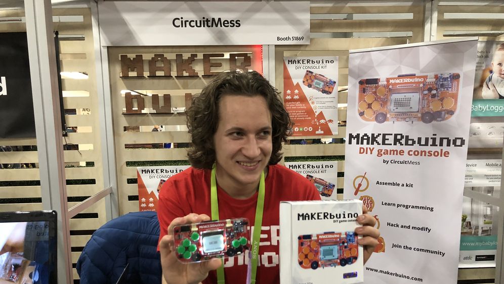 Albert Gajšak i MAKERbuino (Foto: HT)