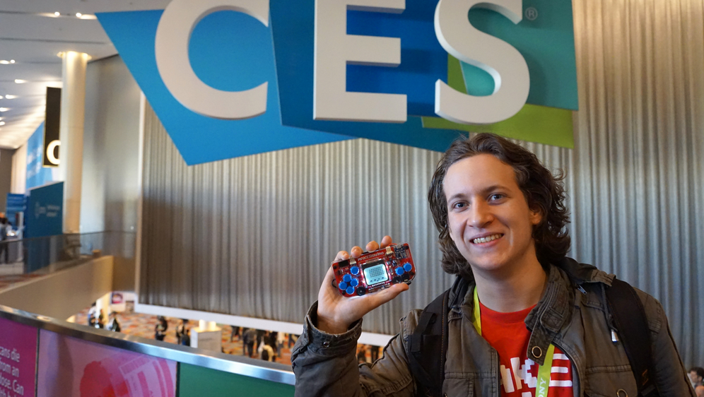 Albert Gajšak i MAKERbuino (Foto: Privatna arhiva)