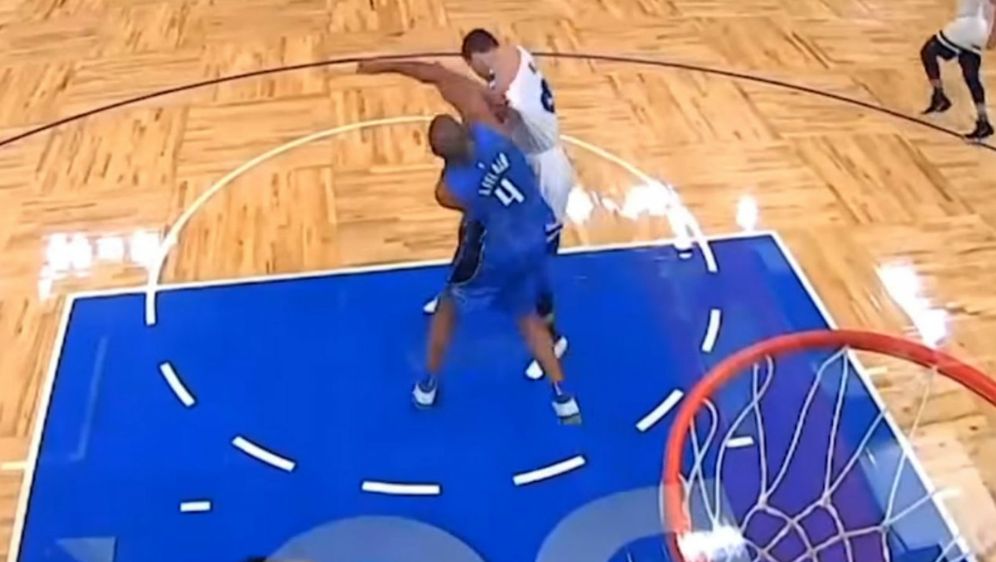 Sukob Arrona Afflala i Nemanje Bjelice (Foto: Screenshot)