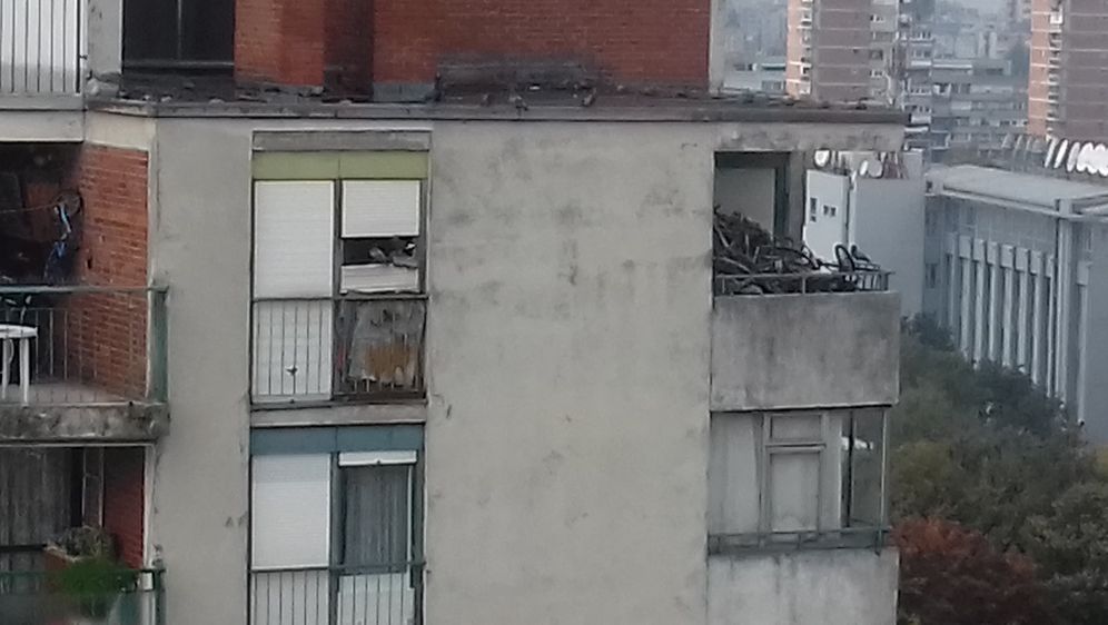 Pogled na neuredni stan iz susjednog nebodera (Foto: Dnevnik.hr)