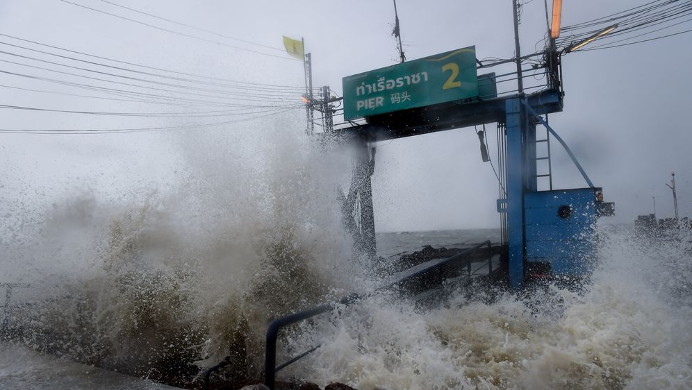 Oluja Pabuk pogodila je Tajland (Foto: AFP) - 2