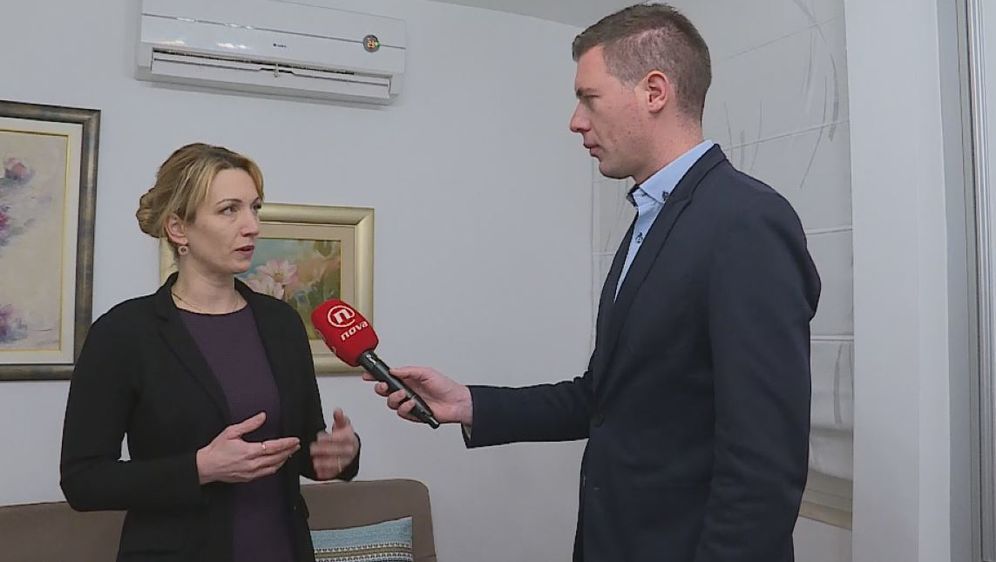 Mario Jurić razgovara s iznajmljivačicom Martinom Nimac Kalcinom (Foto: Dnevnik.hr) - 1