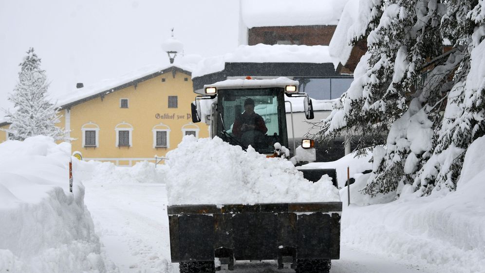 Snijeg je zatrpao Austriju (Foto: AFP) - 2