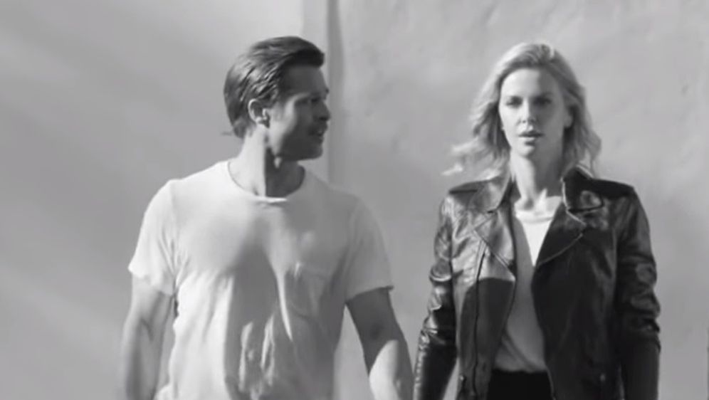 Brad Pitt i Charlize Theron (Foto: Screenshot)