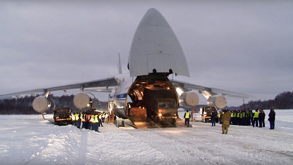 Ruski teretni zrakoplov prevozi vojnu opremu (Foto: Siberian Times)