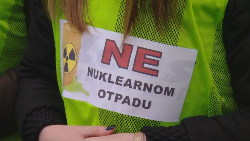Natpis na okupljanju u Petrinji protiv nuklearnog otpada (Foto: Dnevnik.hr)