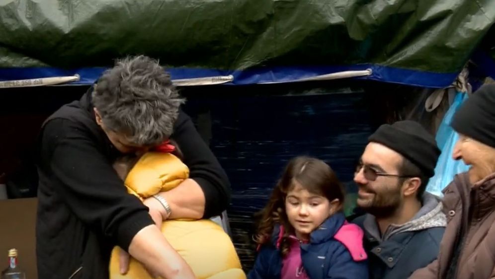 Stana Bjelajac iz Majskih Poljana sa svojom unukom