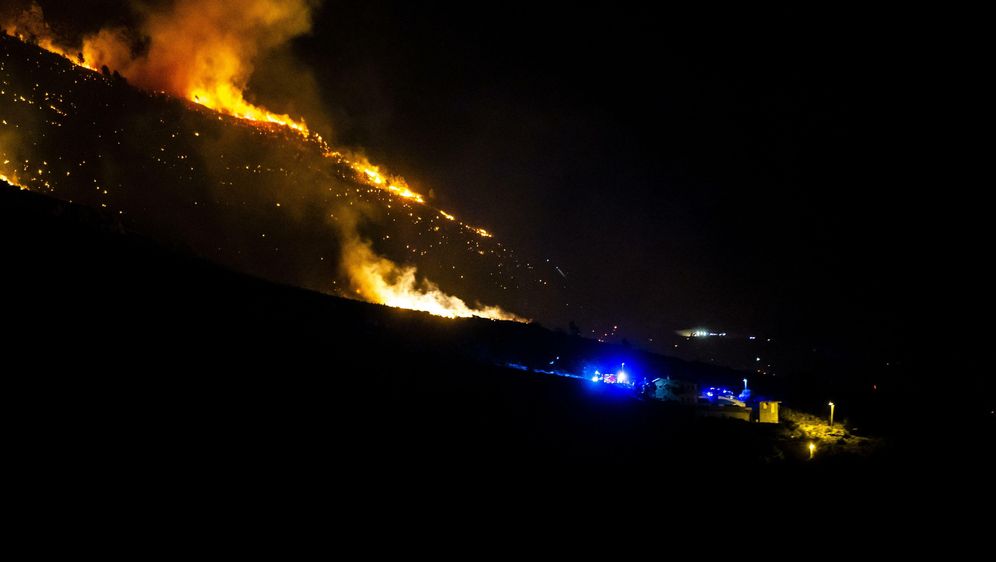 Požar u Lokvi Rogoznici prijeti kućama - 3