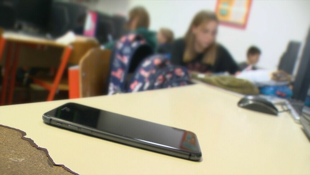 Mobiteli kod učenika: Ilustracija - 4