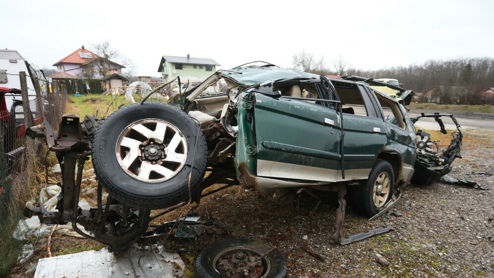 Karlovac: Olupina auta u kojem su stradali migranti - 1