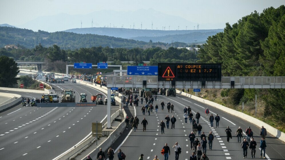 Francuski seljaci blokirali autocestu - 2