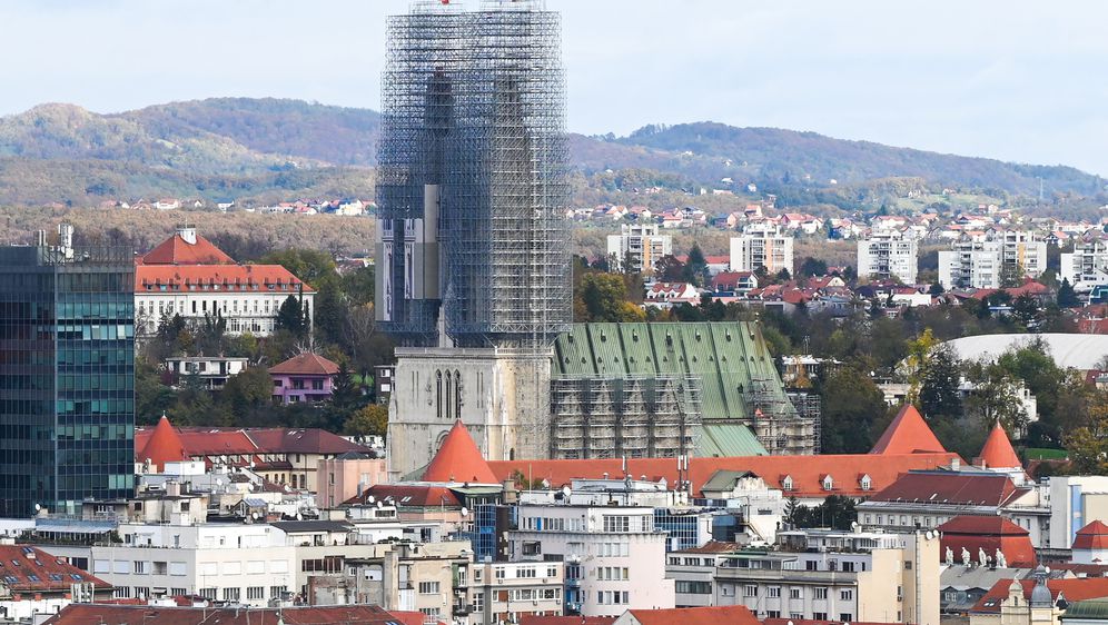 Zagrebačka katedrala u ruhu od skele
