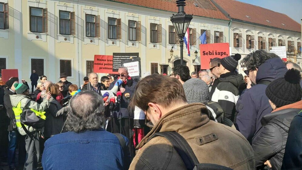 Prosvjed novinara ispred zgrade Vlade