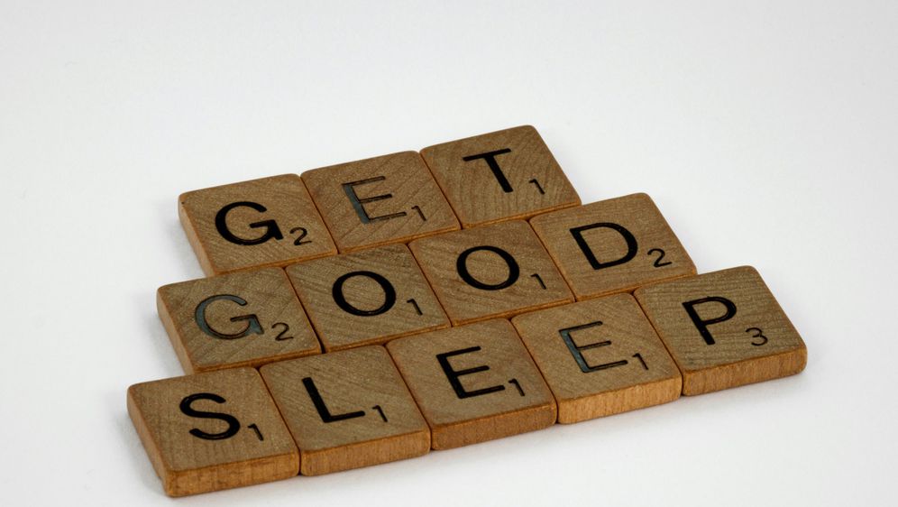 natpis od kocki sa slovam koji piše get good sleep