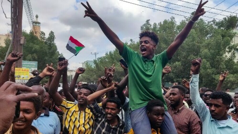 Ljudi u Sudanu slave nakon oslobođenja grada Wad Madani