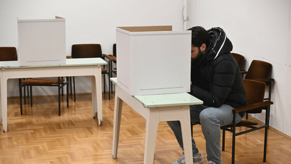 Birači glasuju na svojim izbornim mjestima - 3