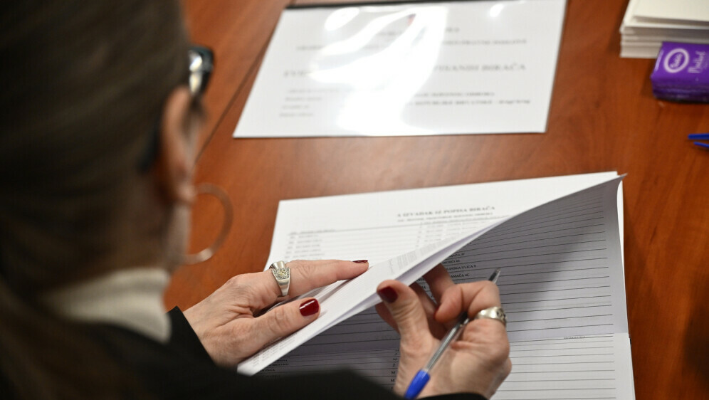 Birači glasuju na svojim izbornim mjestima - 4