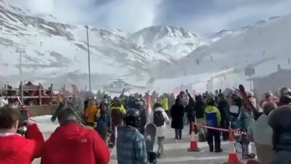 Helikopteri dolaze na mjesto nesreće na španjolskom skijalištu