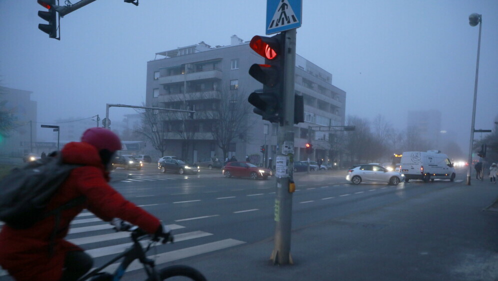 Magla i smog na ulicama Zagreba - 13