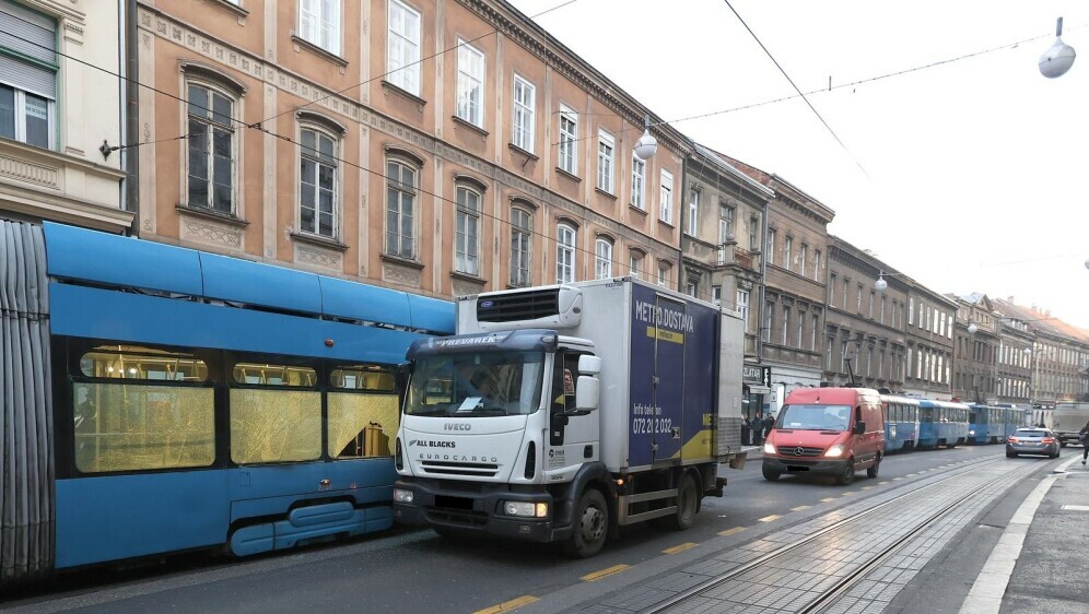 U Zagrebu se sudarili tramvaj i kamion - 1