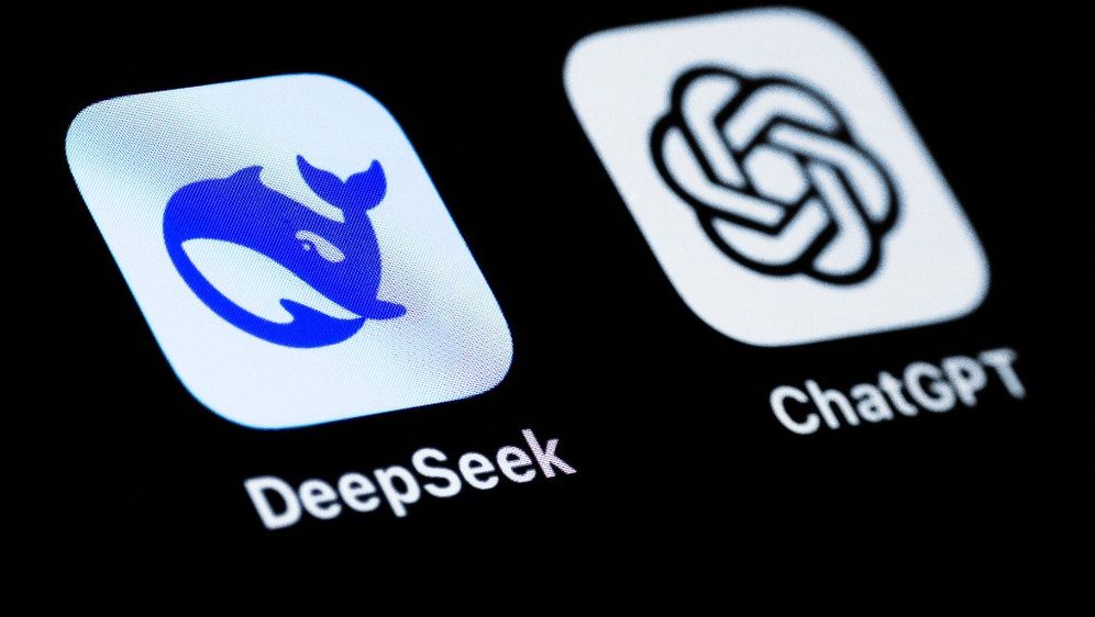 Aplikacije DeepSeek i ChatGPT
