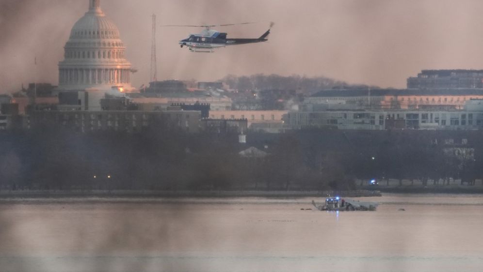 Helikopter leti u blizini mjesta zračne nesreće iznad Washingtona