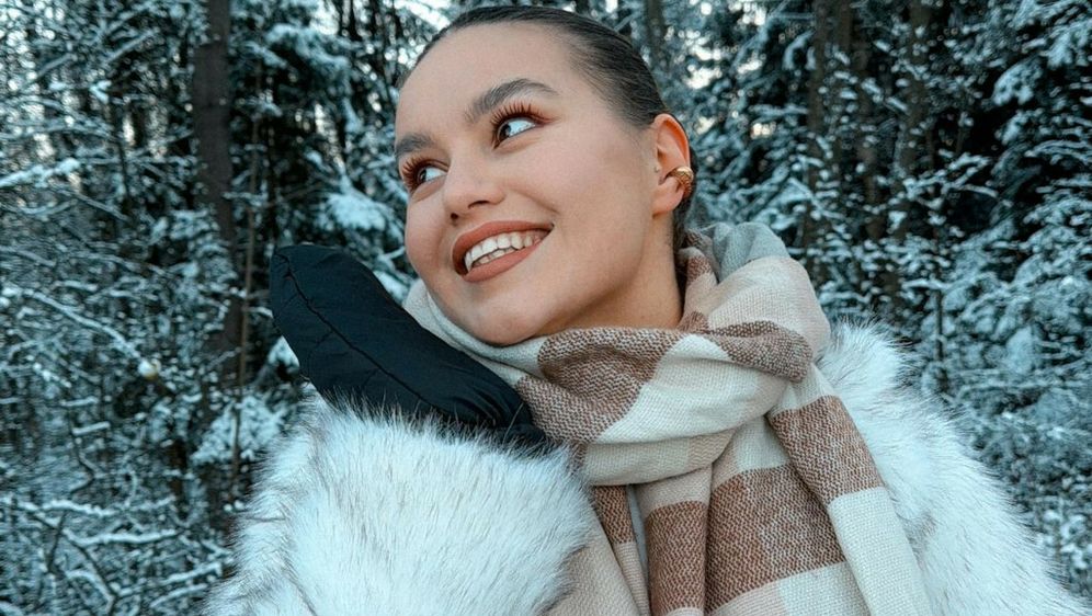 Sretna i nasmijana djevojka