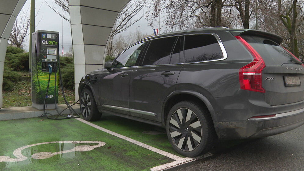 Električni automobil