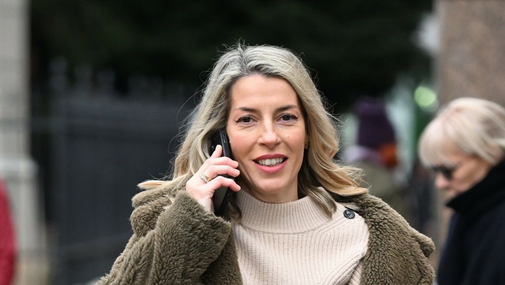 Zagrebačko izdanje u minici i čipkastim hulahopkama