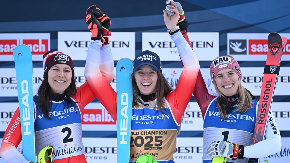 Camille Rast (u sredini)