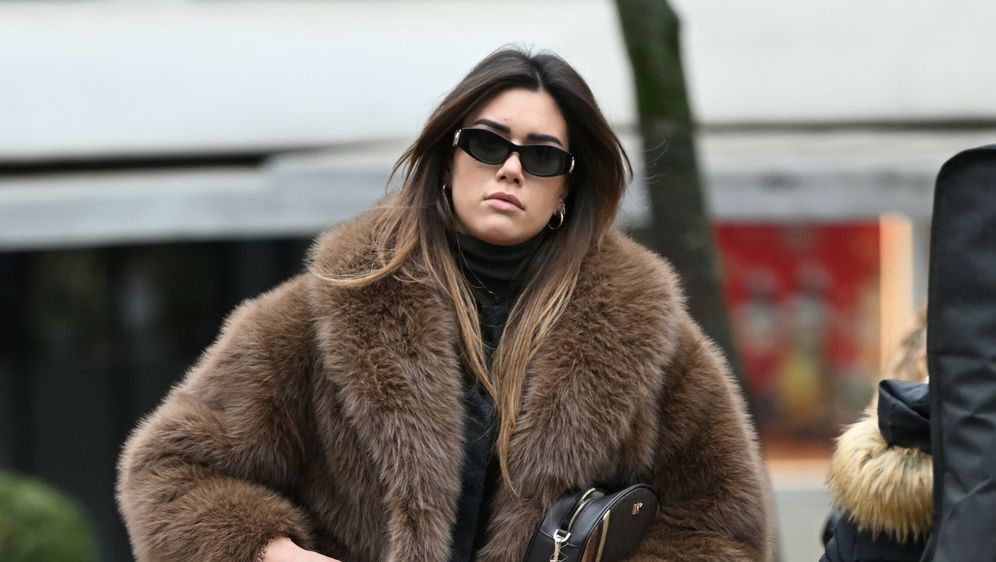 Ljepotica iz Zagreba u nekad popularnim tenisicama