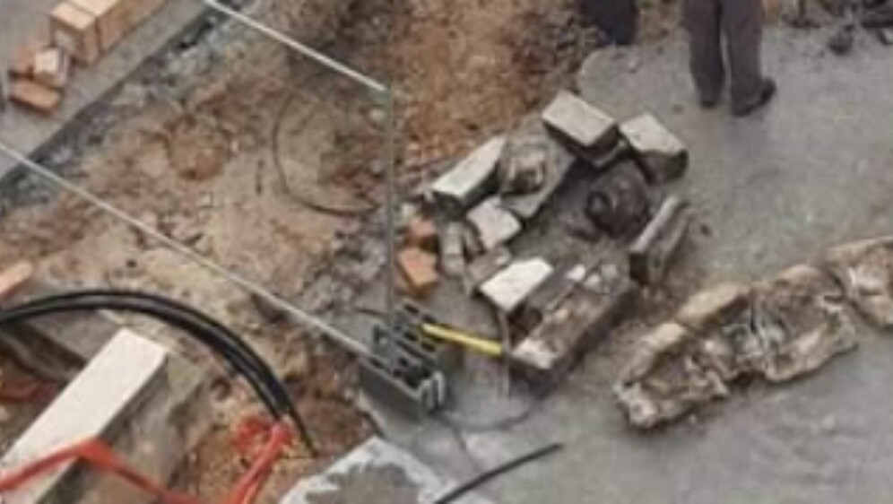 Radovi u Dalmaciji i publika koja promatra