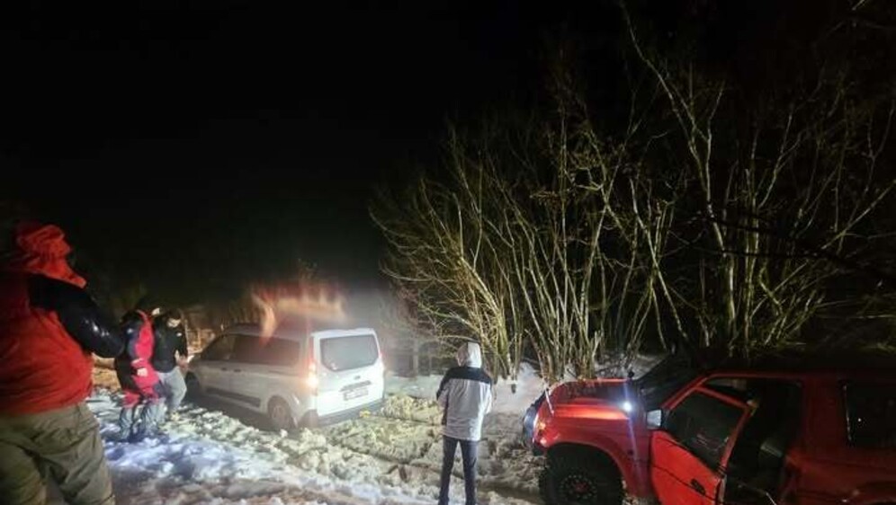 Vozilo zapelo u snijegu