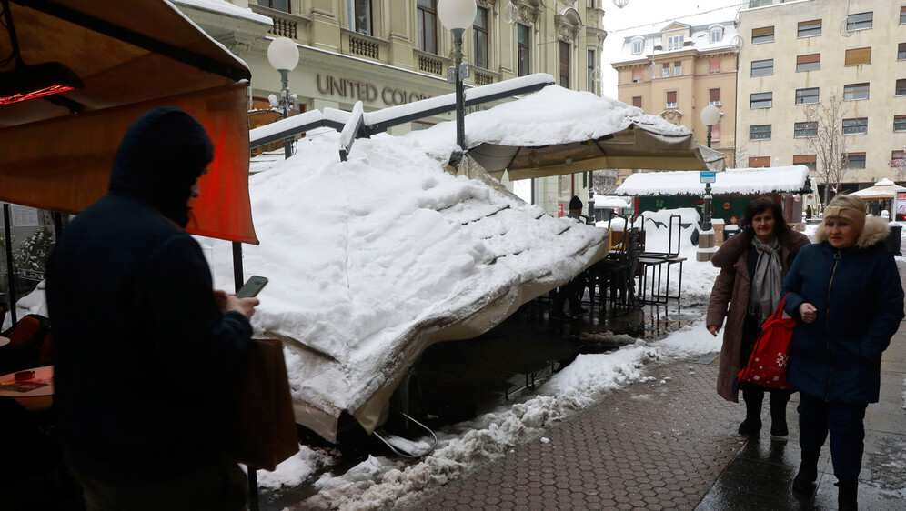 Tenda u kafiću u Bogovićevoj urušila se pod težinom snijega