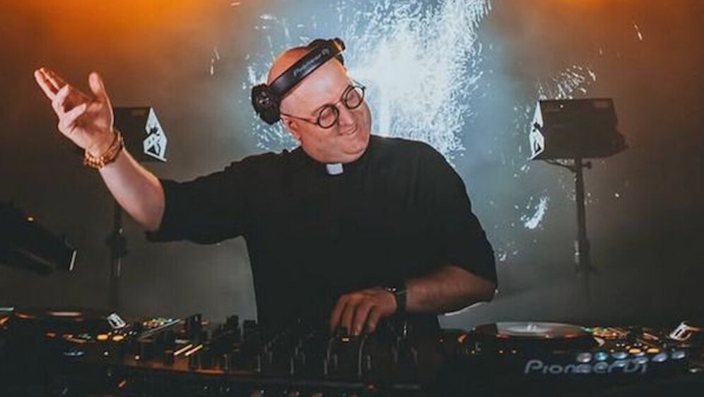 Guilherme Peixoto, svećenik DJ