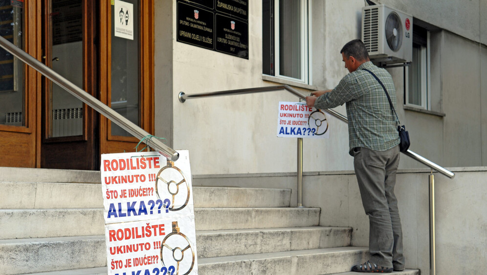 Zatvaranje rodilišta u Sinju 2011. godine