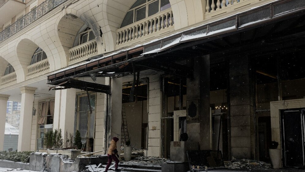 Oštećena zgrada u ruskom napadu na Kijev