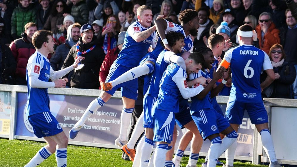 Macclesfield - Crystal Palace