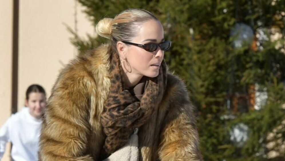 Antonija Mišura Sandrić s djecom na klizanju - 2