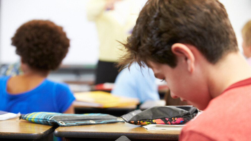 Mobitel u školi, ilustracija