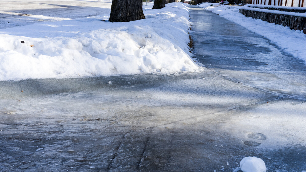 Ilustracija; Led na cesti