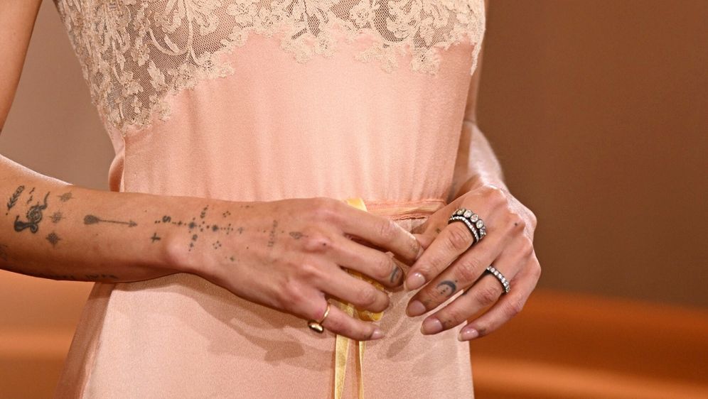 Manikura Zoe Kravitz na dodjeli Zlatnih globusa