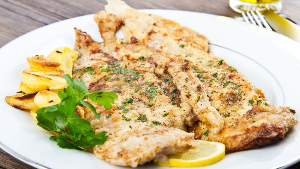 Oslić ispecite u pećnici s nešto limuna, vrhnja i začina