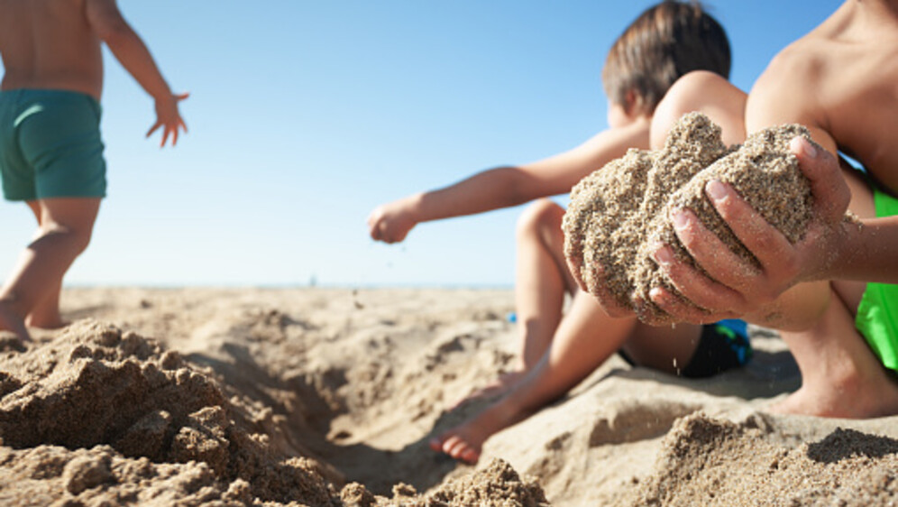 Igra u pijesku, ilustracija